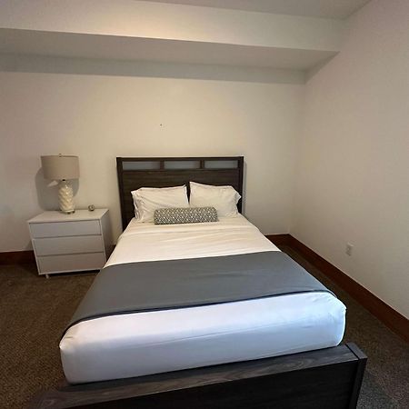 2Br Suite At The Grand Castle Pool Gym & Parking Grandville Zewnętrze zdjęcie